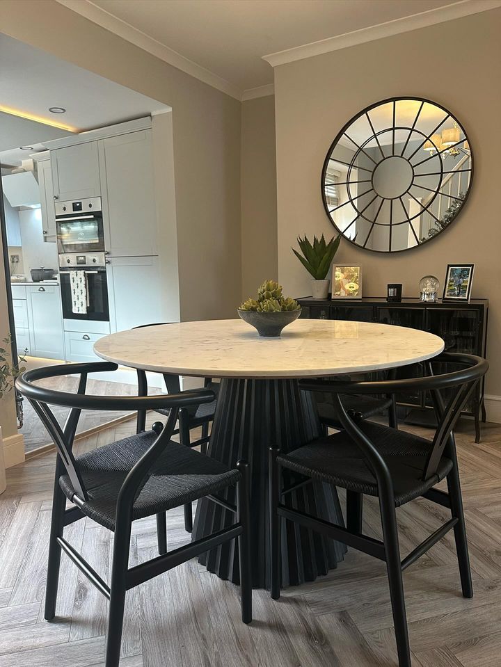 Tulsi Round Flute Design Solid Mango Dining Table with Real Marble Top - Black Casa Maria Designs 